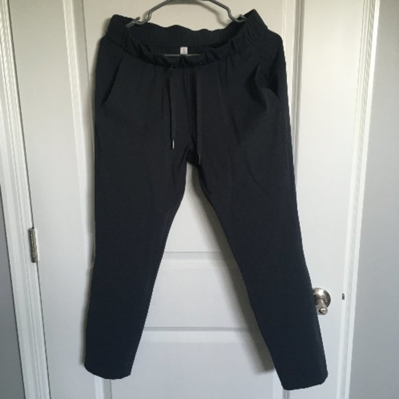 Lululemon On The Fly 7/8 Pant - Black Size 6 - Picture 3 of 5
